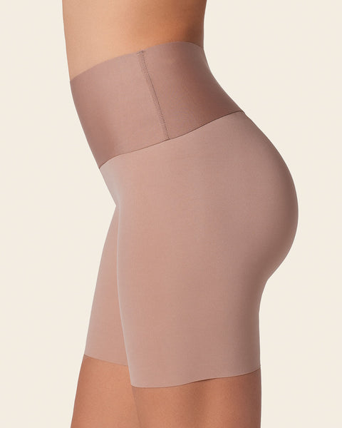 Fit-to-You Superlight Smoothing Mid-Thigh Short
